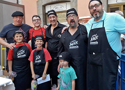 Un año más participamos en la actividad Masterchef infantil que organiza Acomseja durante las fiestas de Jaca... ¡¡Los más jóvenes son ya unos magníficos cocineros!!